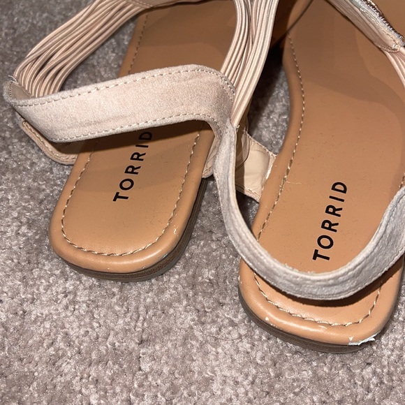 Beige beaded sandals - Picture 4 of 5